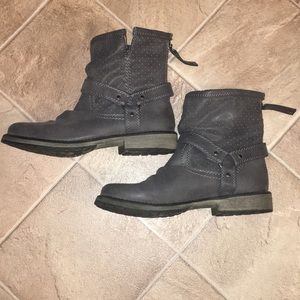 Roxy Holliston Gray Studded Ankle Boots, Size 7.5